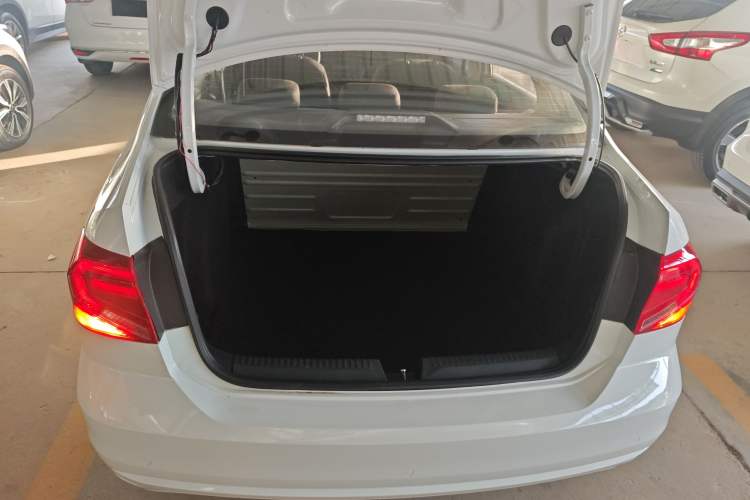 Used Volkswagen Jetta 2019 Dream Edition 1.4L Manual Fashion Version