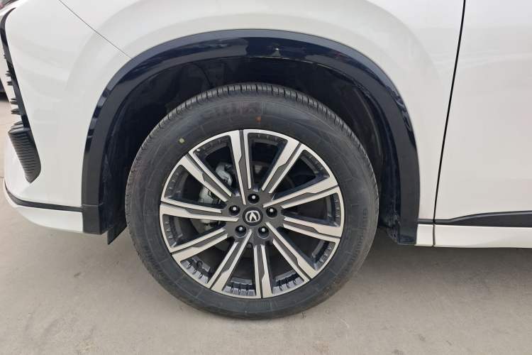 Used Changan CS75 PLUS 2024 3rd Generation Champion Edition 1.5T Intelligent Drive Dynamic Model
