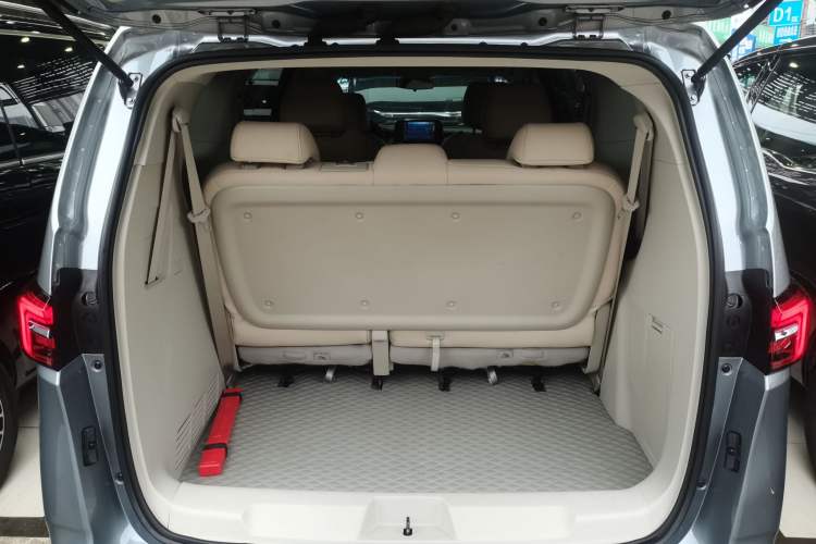 Used Buick GL8 2023 Land Executive Class Comfort Model