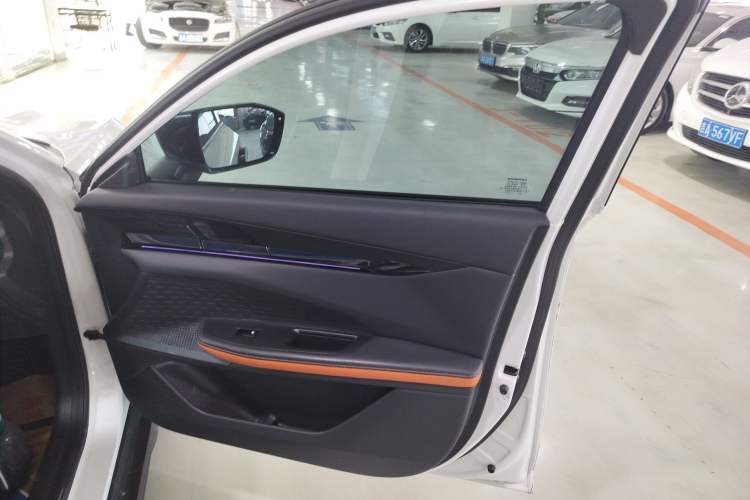 Used Changan UNI-V iDD 2023 ZhiDian iDD 1.5T 113km ZhiKu Model