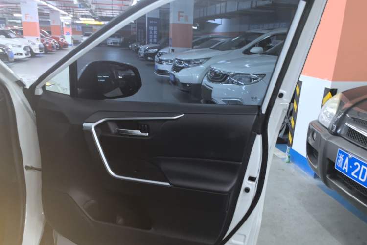 Used Toyota RAV4 2020 2.0L CVT 4x4 Trend Edition
