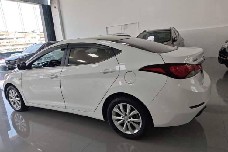 Used Hyundai Elantra 2016 1.6L Automatic Smart Version
