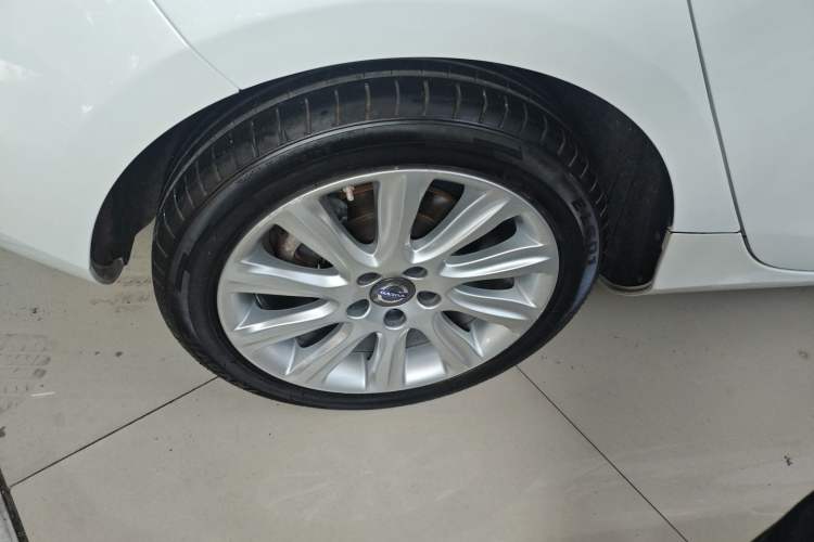 Used Volvo V40 2015 1.6T Zhiya Edition