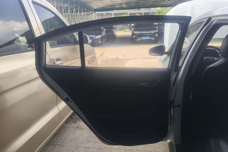 Used Roewe i5 2019 1.5L Automatic 4G Connected Langyue Edition
