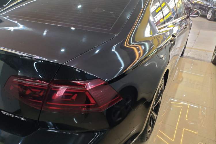 Used Volkswagen Magotan 2023 2 Million Units Limited Edition 330TSI DSG Leading Version
