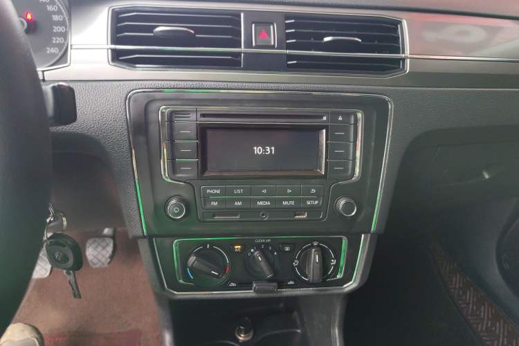 Used Volkswagen Santana 2018 1.5L Manual Comfort Edition
