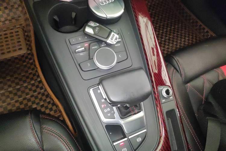 Used Audi A4L 2017 40 TFSI Ambition Edition
