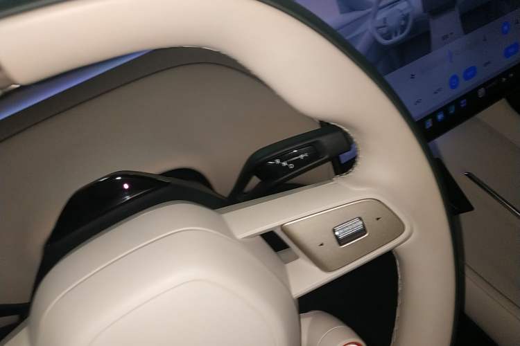 Used  YU7 2025 Ultra-Long Range High-Performance All-Wheel-Drive Max Edition