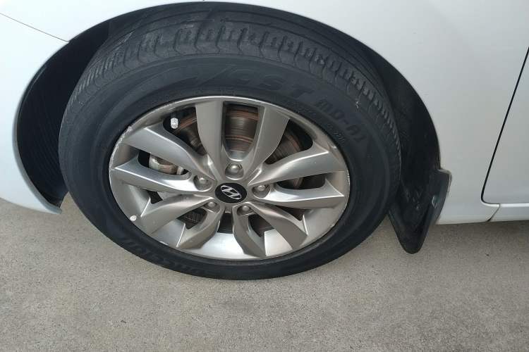 Used Hyundai Elantra 2015 1.6L Automatic Fashion Model