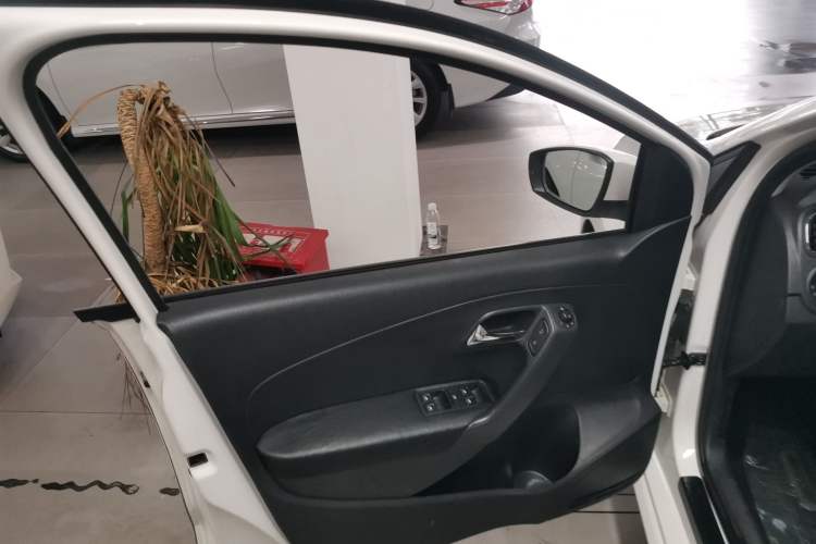 Used Volkswagen Polo 2016 1.6L Automatic Comfort Model
