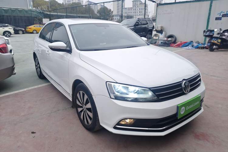 Used Volkswagen Sagitar 2017 230TSI Automatic Comfort Version
