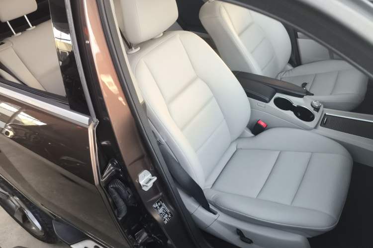 Used Mercedes-Benz GLK-Class 2013 GLK 300 4MATIC Dynamic Sunroof Model