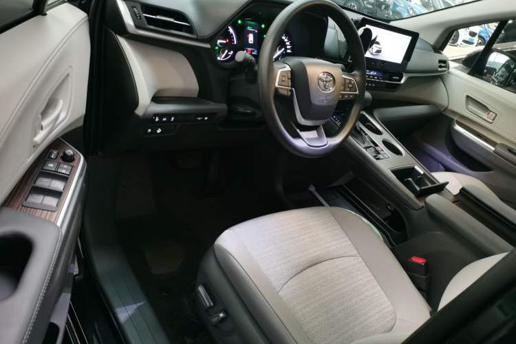 Used Toyota Sienna 2024 2.5L Hybrid Comfort Edition