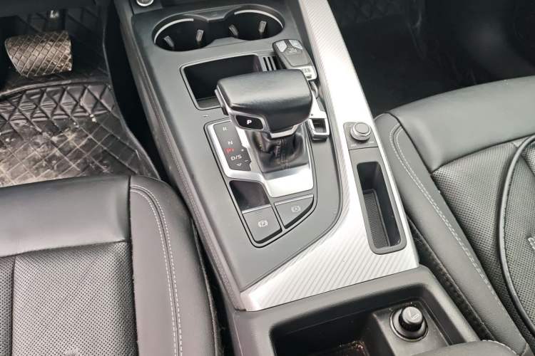 Used Audi A4L 2022 40 TFSI Stylish and Elegant Edition
