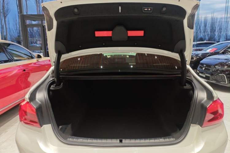 Used BMW 5 Series 2019 Facelifted 530Li Luxury Edition Premium Package
