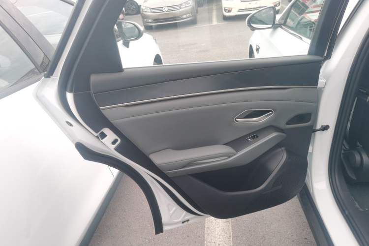 Used BYD Qin L 2025 DM-i Smart Drive 80KM Leading Model