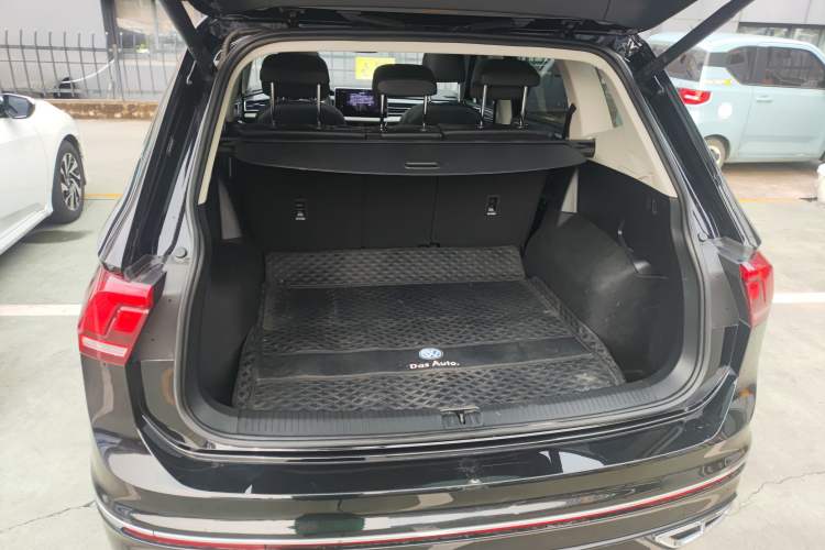 Used Volkswagen Tiguan L 2024 Outstanding Model 330TSI Automatic Two-Wheel Drive R-Line Dragon Glory Edition
