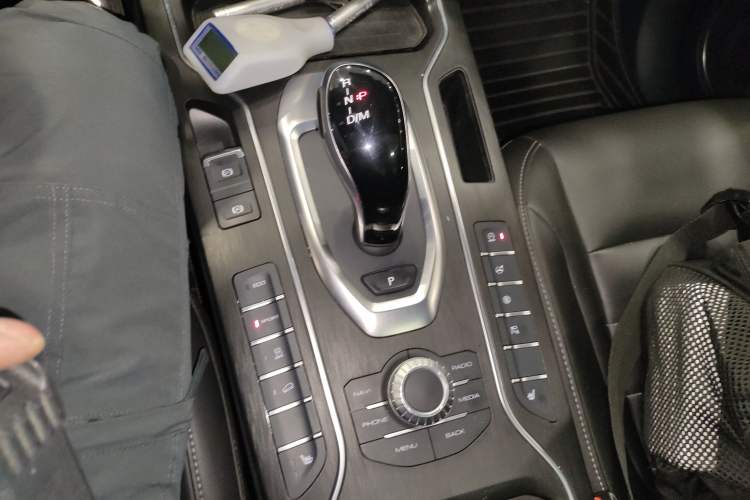 Used Wey VV5 2021 1.5T Two-Wheel Drive Smart Pioneer
