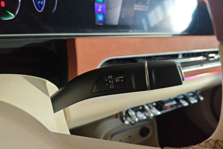 Used ORA Good Cat 2023 401 km Standard Range Luxury Version Lithium Iron Phosphate
