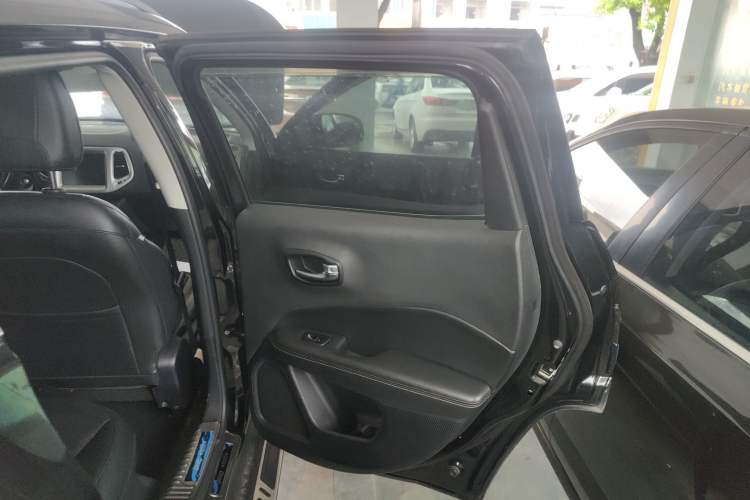 Used  Compass 2017 200T Automatic Family Edition
