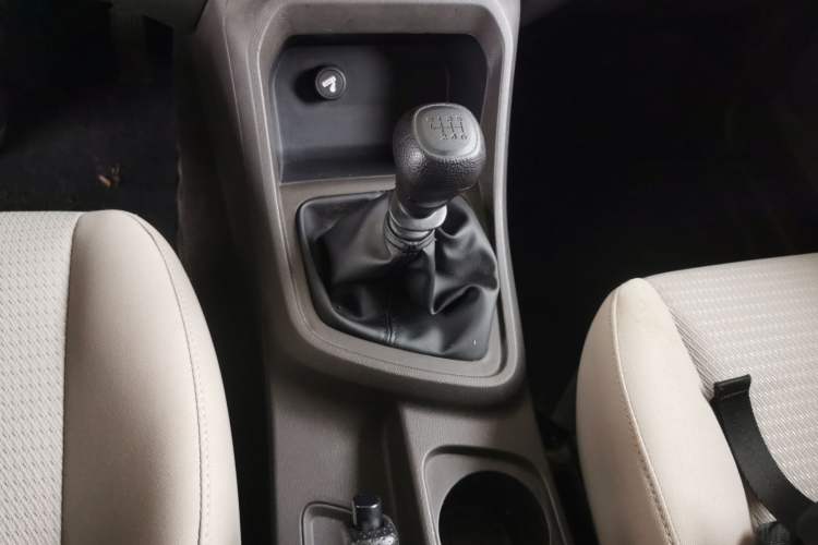 Used Wuling Hongguang V 2022 1.5L Jingqu Edition Enclosed-Window Vehicle with Electric Power Steering LAR
