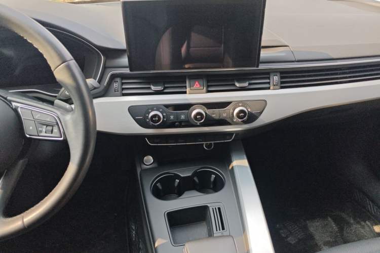 Used Audi A4L 2022 40 TFSI Fashion Dynamic Model
