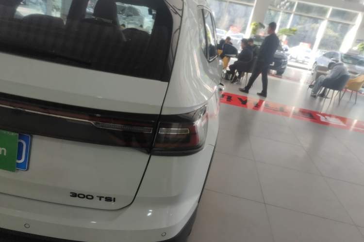 Used Volkswagen Tharu 2024 300TSI Two-Wheel-Drive Moon Luxury Edition
