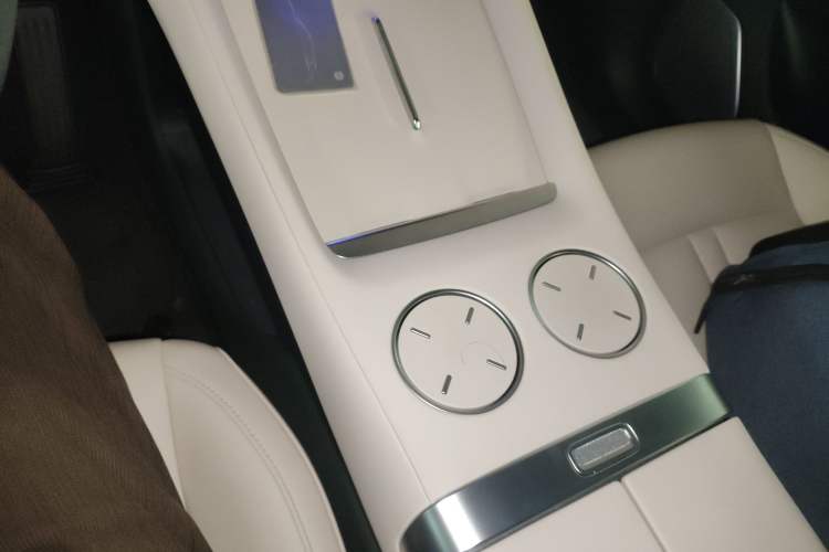 Used  YU7 2025 Ultra-Long Range High-Performance All-Wheel-Drive Max Edition
