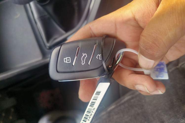 Used Roewe i5 2023 1.5L Manual Excellence Edition
