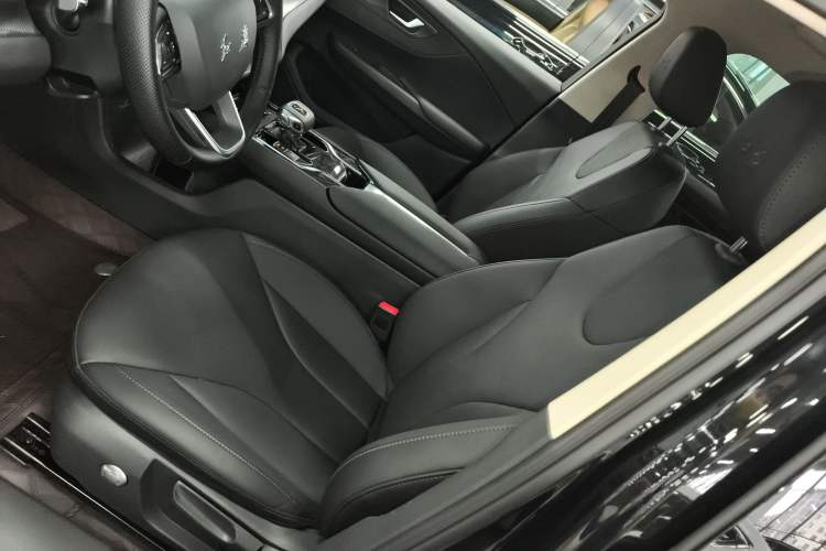 Used Hongqi E-QM5 2022 431 km Charge & Enjoy Edition
