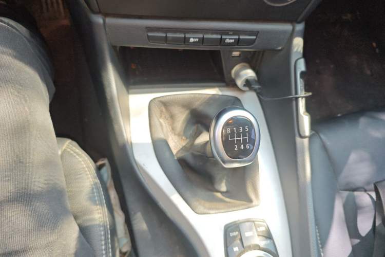 Used BMW X1 2014 sDrive18i manual model
