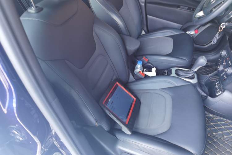 Used  Renegade 2019 220T Automatic Leading Edition
