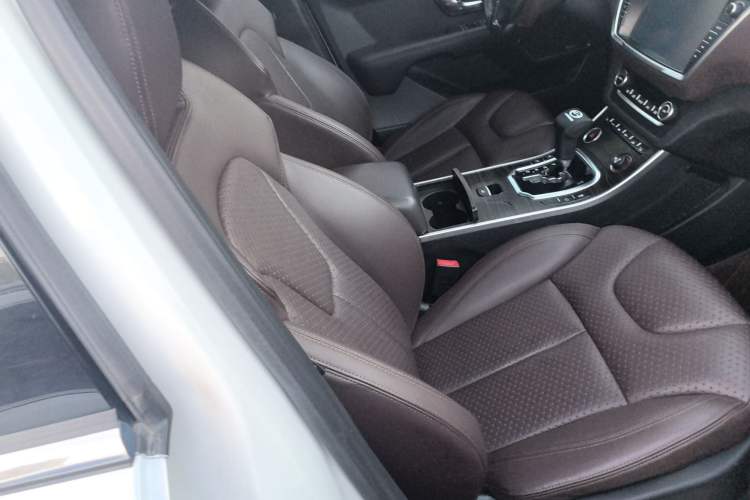 Used Land X7 2015 2.0T Panoramic Prestige Edition
