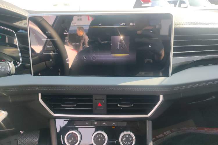 Used Volkswagen Sagitar 2023 300TSI DSG Flyover Edition
