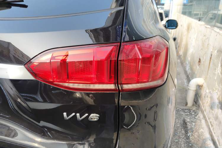 Used Wey VV6 2018 2.0T Two-Wheel Drive Flagship Version China V Standard
