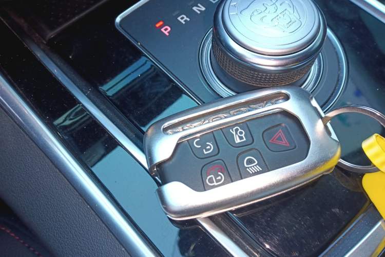 Used Jaguar XE 2015 2.0T 240 PS R-Sport