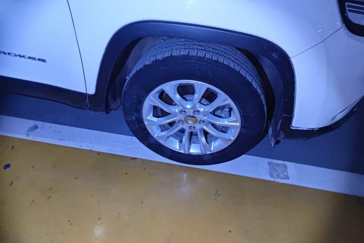 Used  Cherokee 2019 2.0T Two-Wheel Drive Smart Enjoyment Version China VI