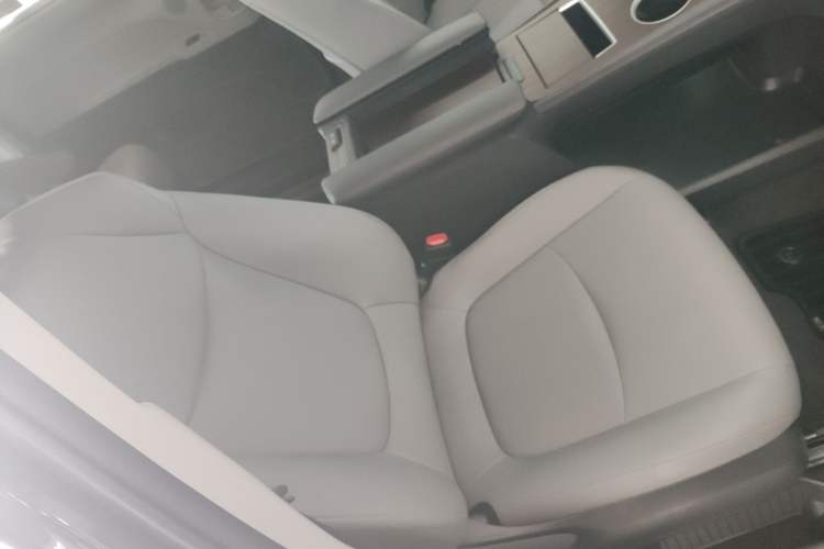 Used Toyota Granvia 2024 2.5L Hybrid Comfort Edition
