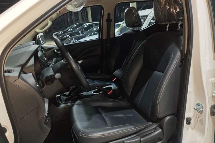 Used Dongfeng Ruichi 6 2023 Revised Version 2.3T Manual Two-Wheel Drive Diesel Standard Trim with Long Cargo Bed
