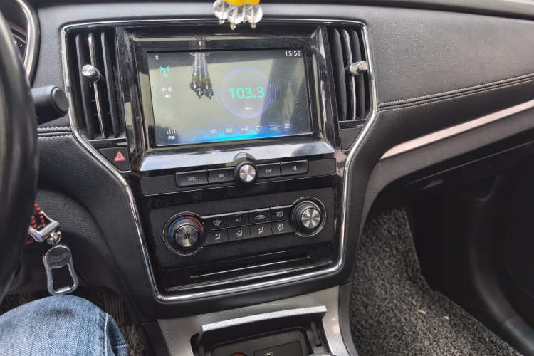 Used Roewe RX5 2016 20T Two-Wheel Drive Manual Flagship Edition
