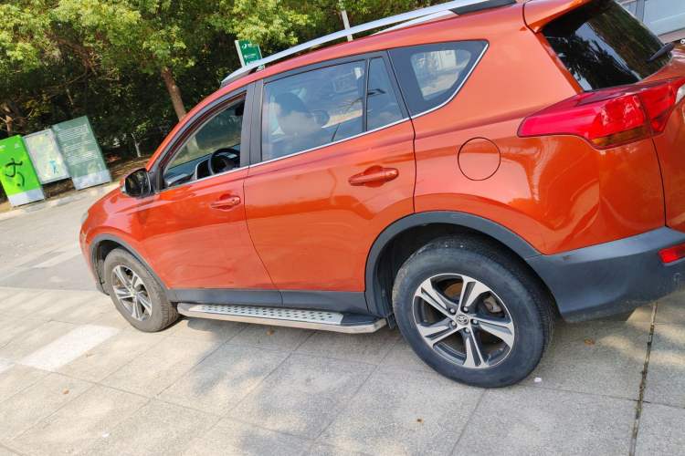 Used Toyota RAV4 2015 2.0L CVT Two-Wheel Drive Fashion Edition
