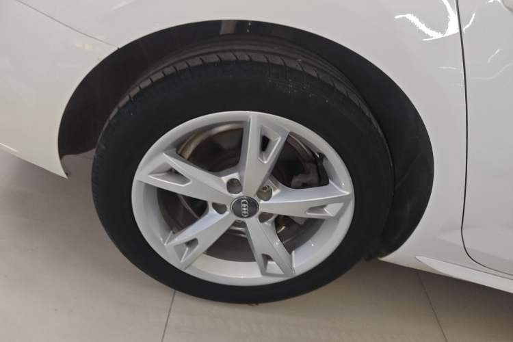 Used Audi A4L 2017 Plus 40 TFSI Ambition Model
