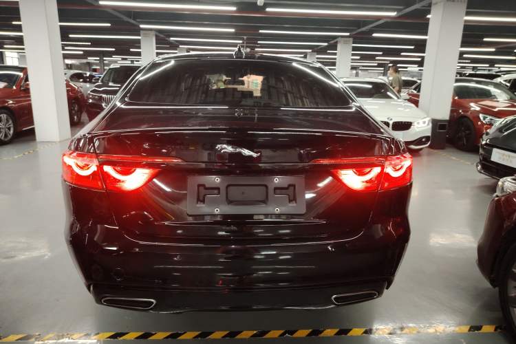 Used Jaguar XFL 2020 XFL 2.0T P200 Two-Wheel-Drive Rally Flag Edition
