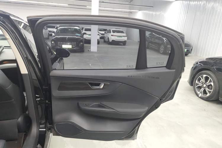 Used Hongqi E-QM5 2022 431 km Charge & Enjoy Edition
