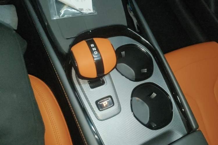 Used Changan UNI-V 2025 Model Third-Generation 2.0T Dynamic Edition