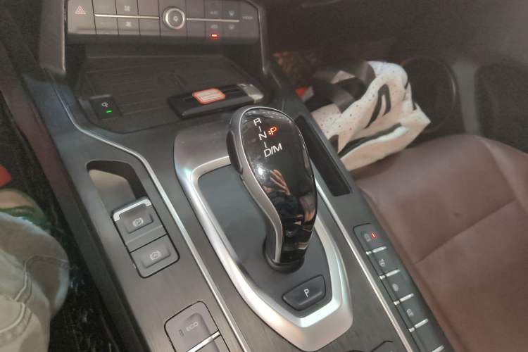 Used Wey VV6 2019 2.0T Two-Wheel-Drive Ultra-Luxury Version China VI Standard
