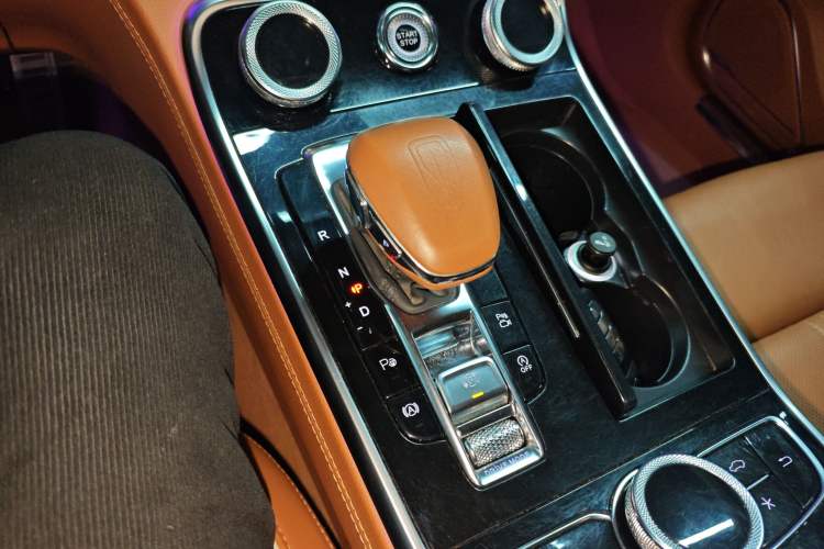 Used Hongqi H9 2020 Revised Version 2.0T Smart Connect Flagship Edition