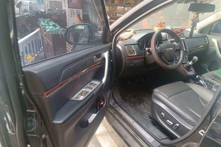 Used Haval H6 2015 Revised Version Sport Edition 1.5T Manual Transmission Two-Wheel Drive Elite Grade
