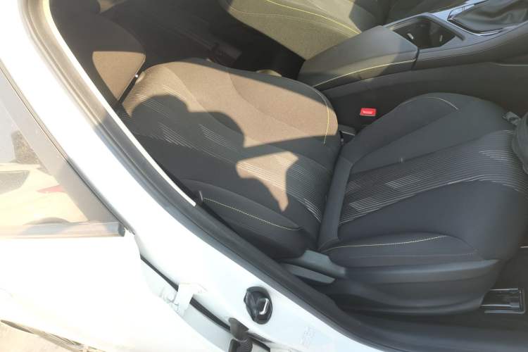 Used Roewe i5 2021 1.5L CVT Platinum Edition
