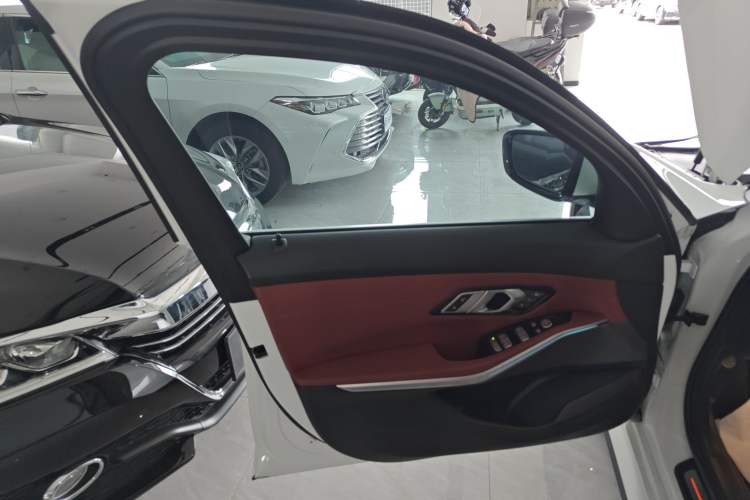Used BMW i3 2024 eDrive 35 L
